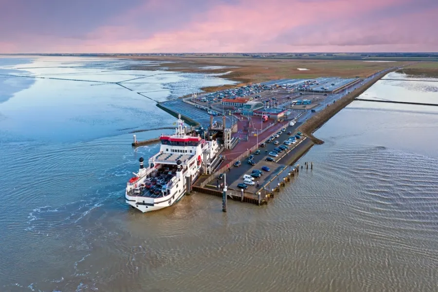 Parkeermogelijkheden aan veerbootterminal Holwerd